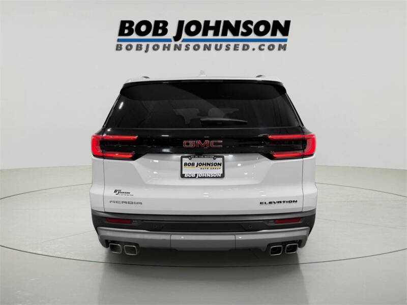 2025 GMC Acadia Elevation