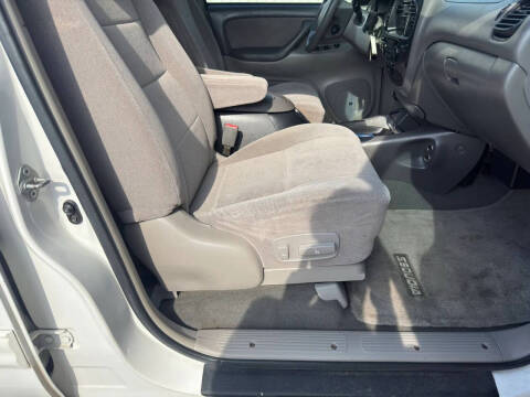 2004 Toyota Sequoia SR5