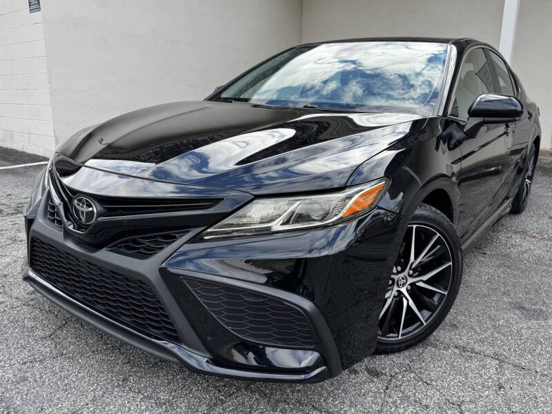 2021 Toyota Camry SE's photo