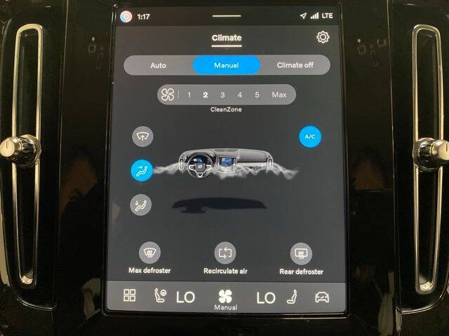 2025 Volvo XC40 B5 Core Bright Theme