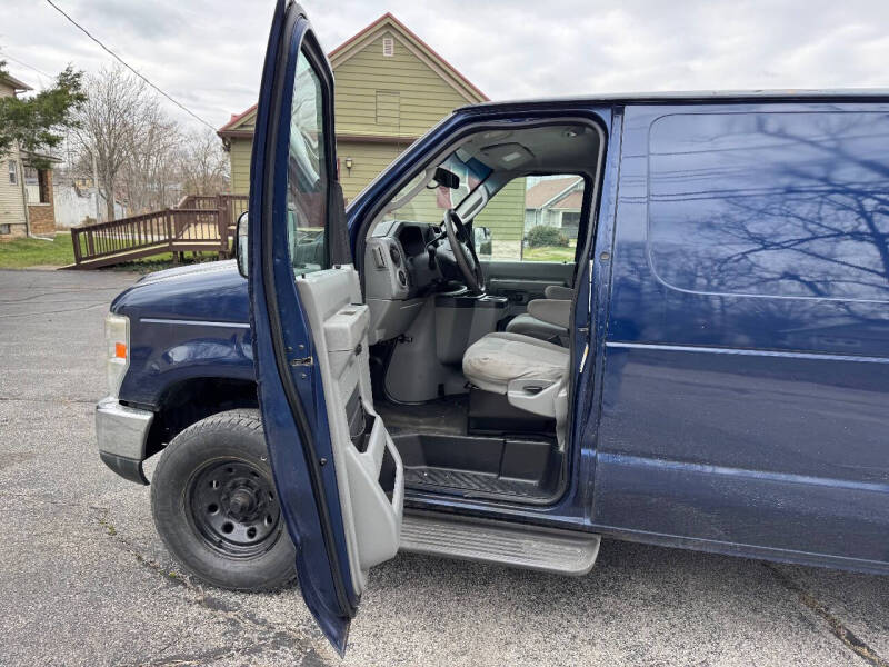 2011 Ford E-Series Econoline Van Commercial photo 25