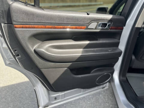 2011 Lincoln MKT