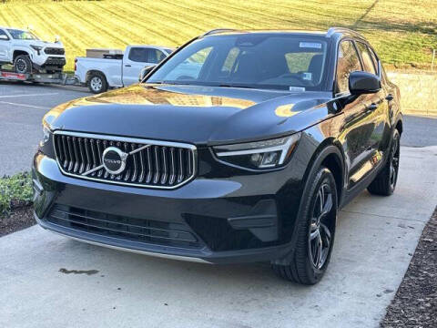 2025 Volvo XC40 B5 Core Bright Theme