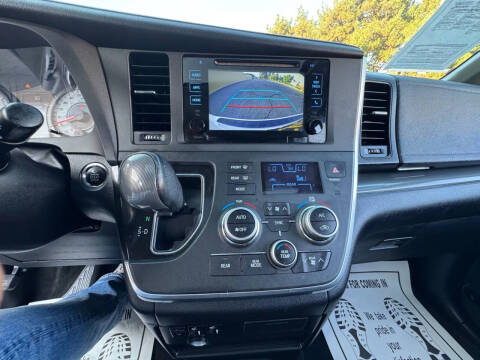 2015 Toyota Sienna SE Premium 8-Passenger