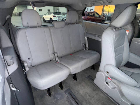 2017 Toyota Sienna XLE Premium 7-Passenger