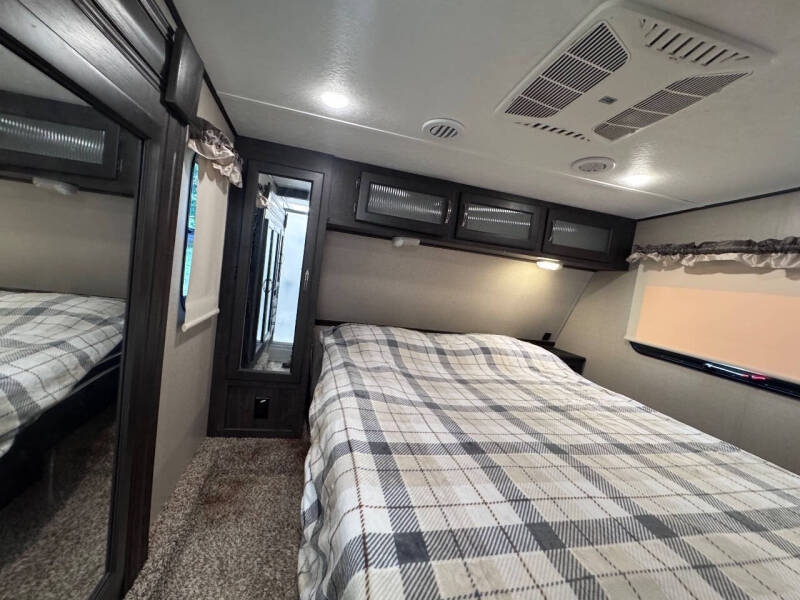 2021 Shasta RV Phoenix 30RLD