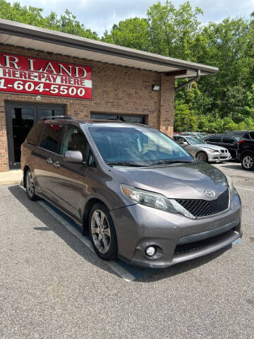 2013 Toyota Sienna SE 8-Passenger