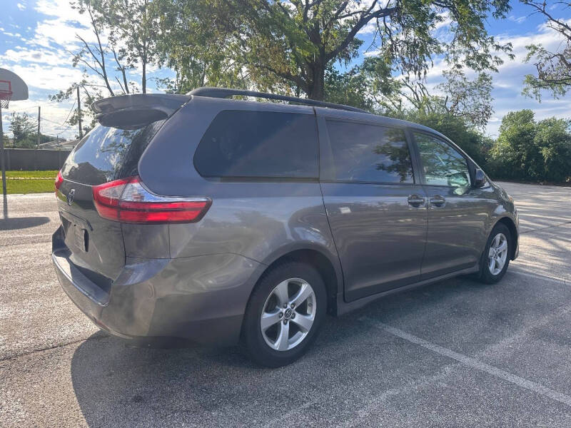 2019 Toyota Sienna LE 7-Passenger Auto Access Seat