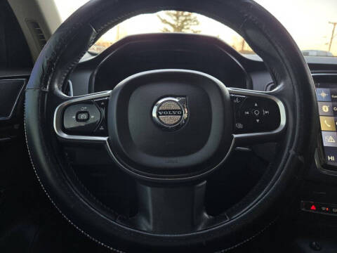 2016 Volvo XC90 T6 Momentum