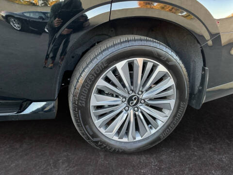 2025 Infiniti QX80 Luxe