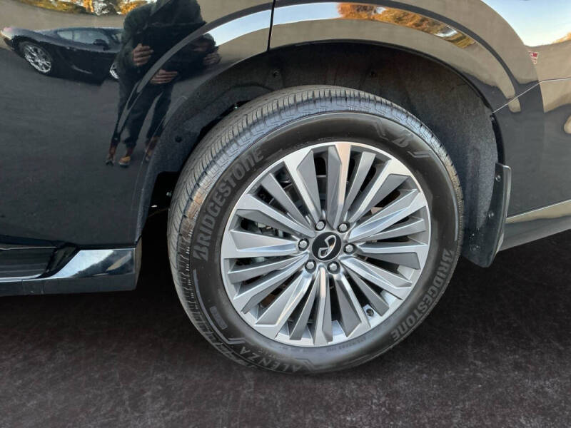 2025 Infiniti QX80 Luxe