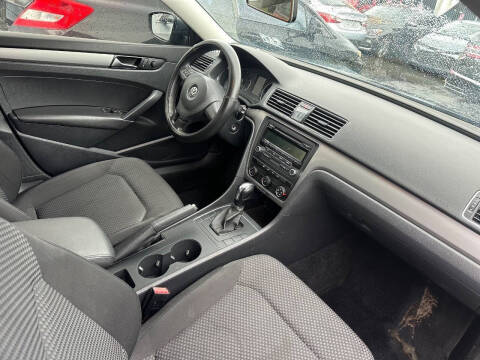 2014 Volkswagen Passat 1.8T S PZEV