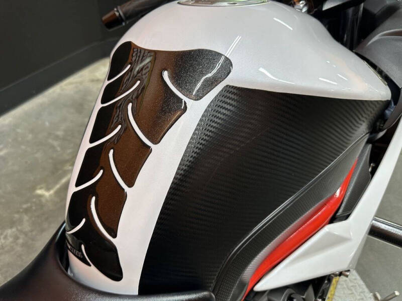 2009 Yamaha FZ6R Pearl White