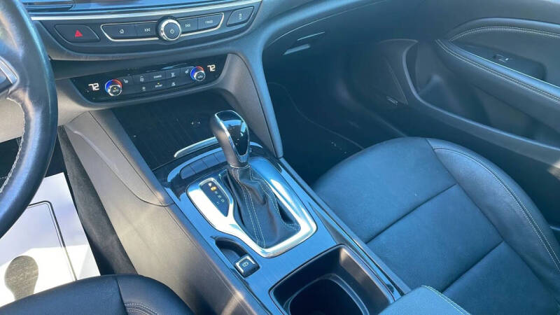 2018 Buick Regal TourX Essence