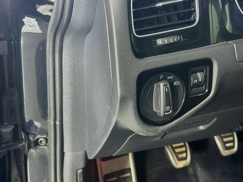 2017 Volkswagen Golf GTI Sport