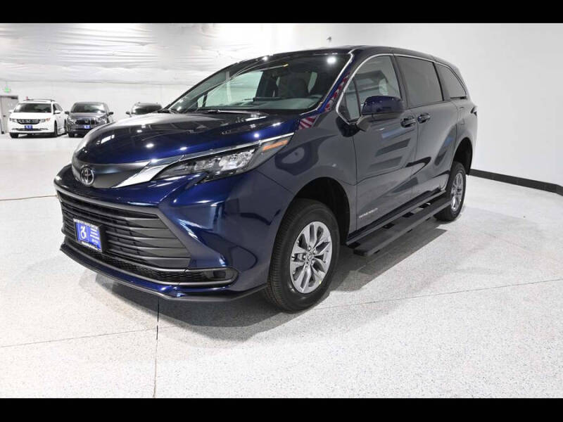 2026 Toyota Sienna LE 8-Passenger
