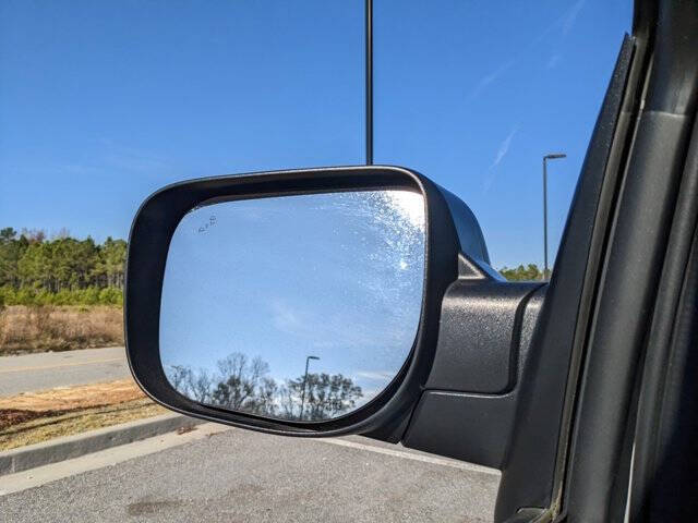 2023 Nissan Titan SV