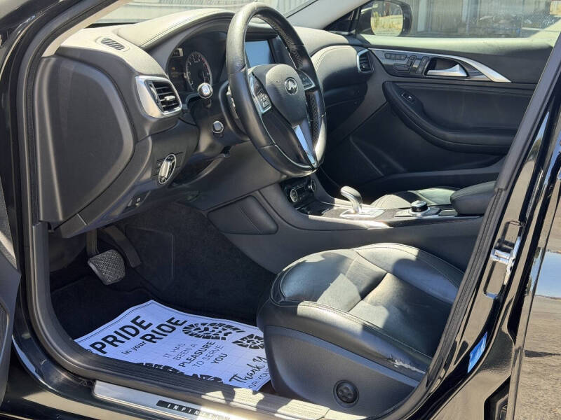 2017 Infiniti QX30 Premium