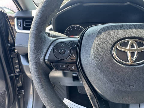 2020 Toyota RAV4 LE