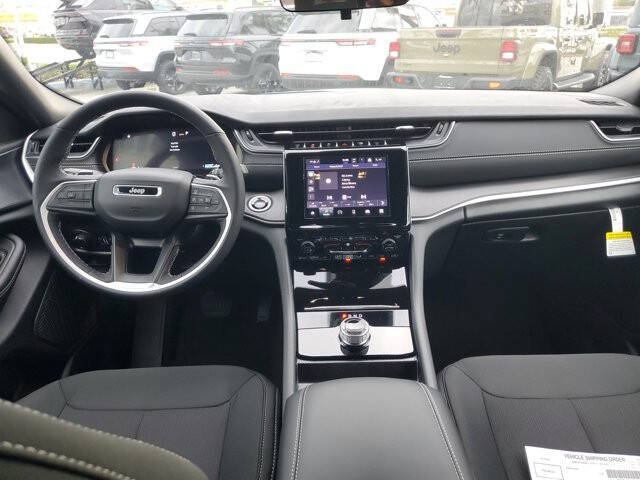 2025 Jeep Grand Cherokee Laredo