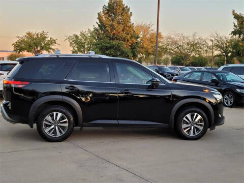 2023 Nissan Pathfinder SL