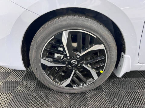 2025 Nissan Versa SR