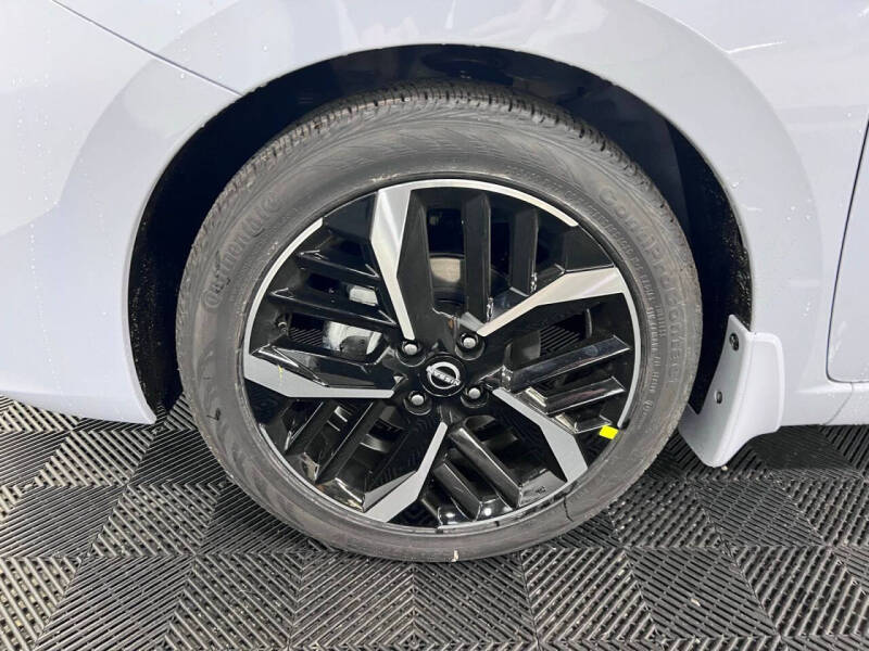 2025 Nissan Versa SR