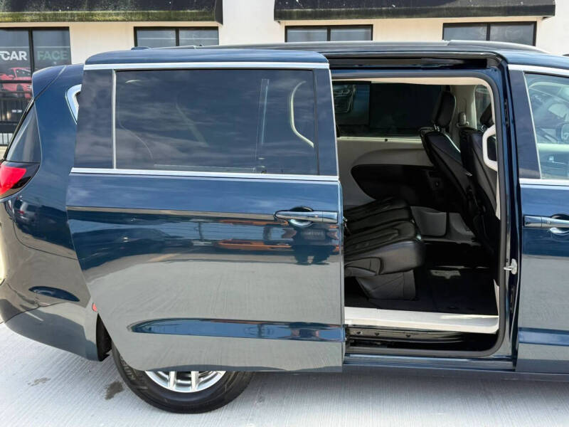 2022 Chrysler Pacifica Touring L