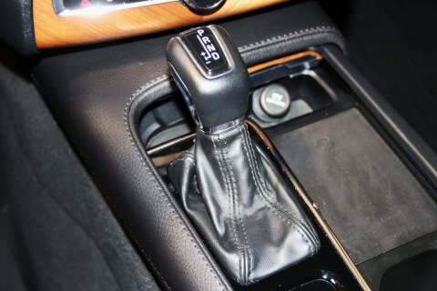 2022 Volvo XC90 T6 Momentum 7-Passenger