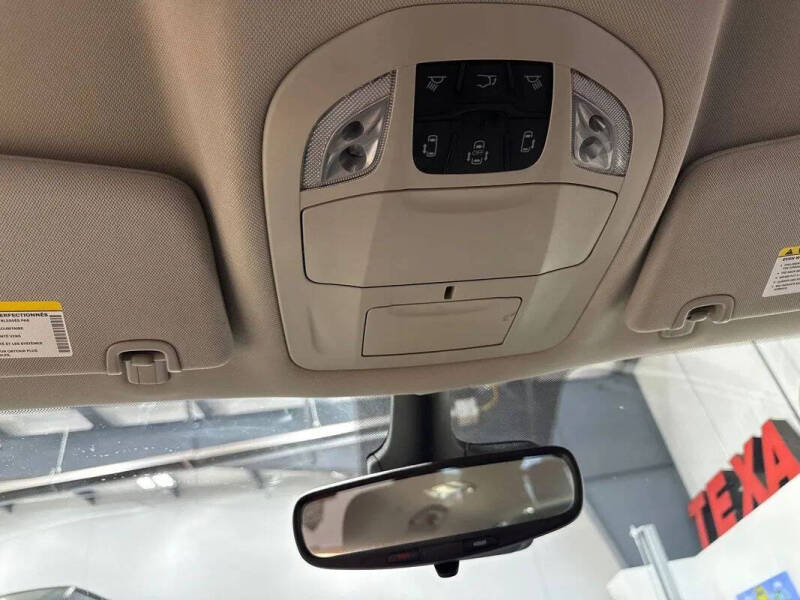 2024 Chrysler Pacifica Plug-In Hybrid Select