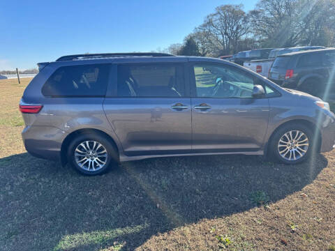 2020 Toyota Sienna XLE 8-Passenger