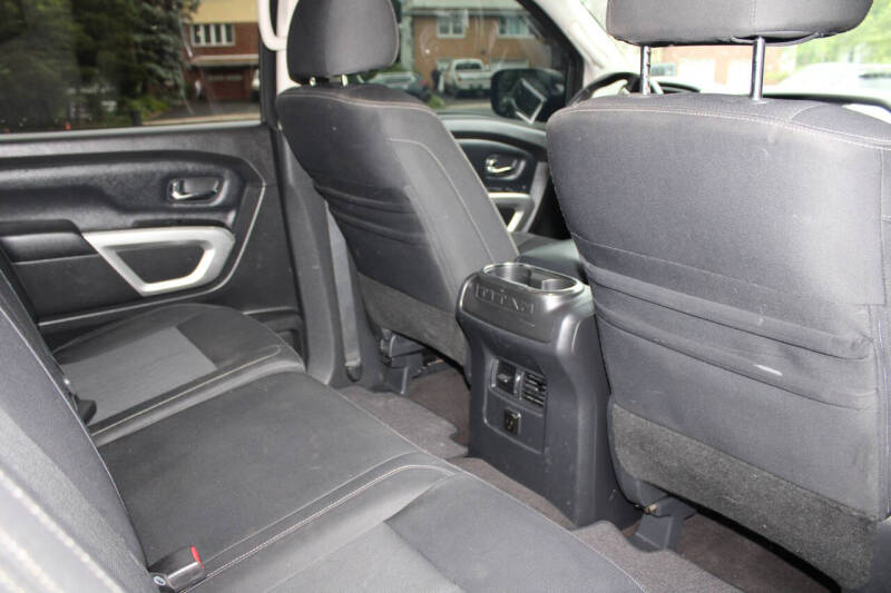 2018 Nissan Titan SV