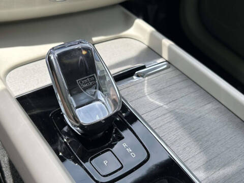 2025 Volvo XC60 B5 Ultra Dark Theme