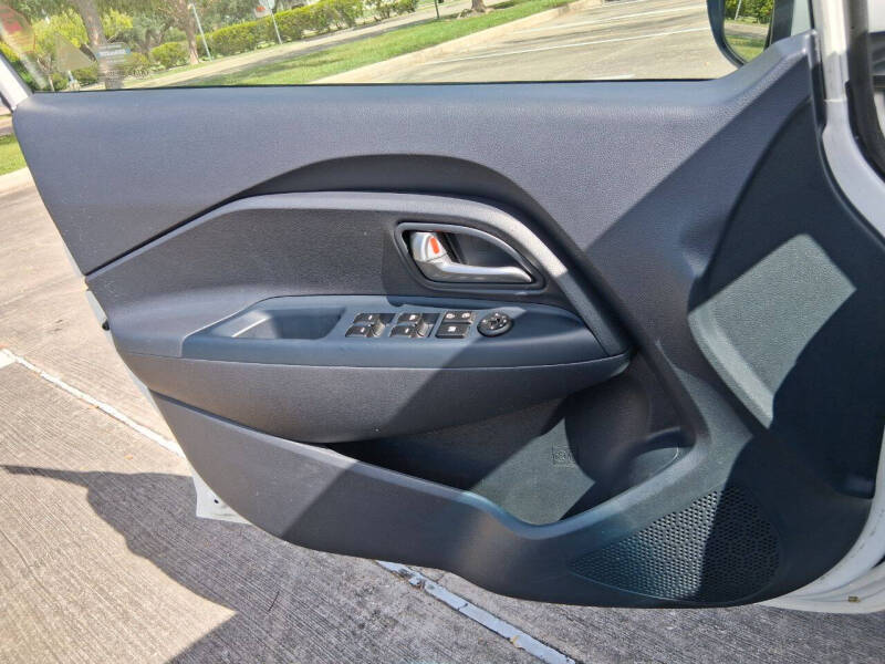 2016 Kia Rio 5-Door LX