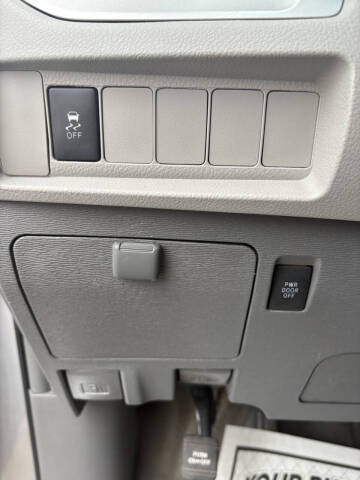 2017 Toyota Sienna LE 7-Passenger Auto Access Seat