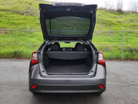 2019 Toyota Prius LE