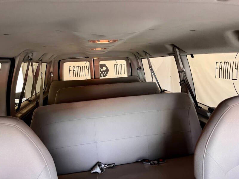 2006 Ford E-Series E-350 SD XLT