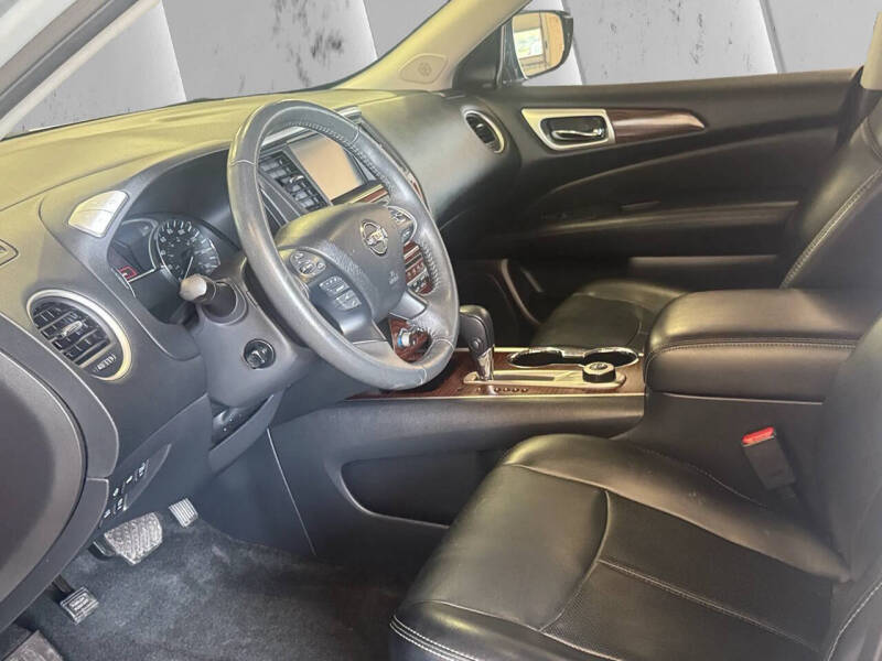 2017 Nissan Pathfinder Platinum