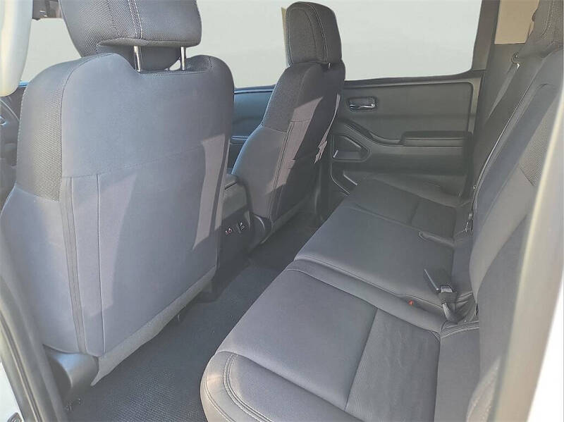 2024 Nissan Frontier SV