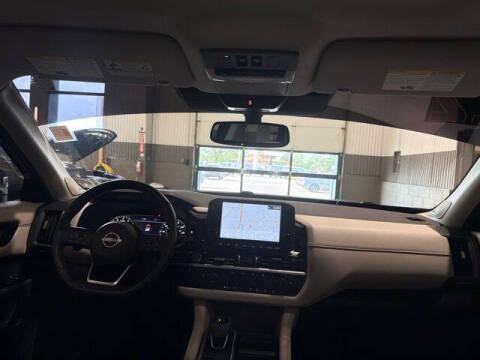 2022 Nissan Pathfinder SL
