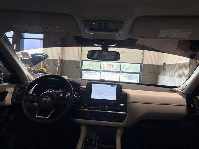 2022 Nissan Pathfinder SL