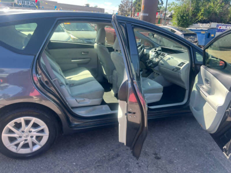 2013 Toyota Prius v Three