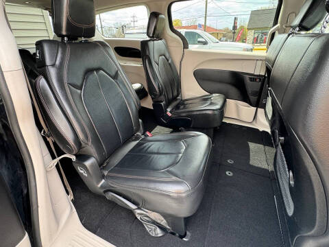2017 Chrysler Pacifica Touring-L