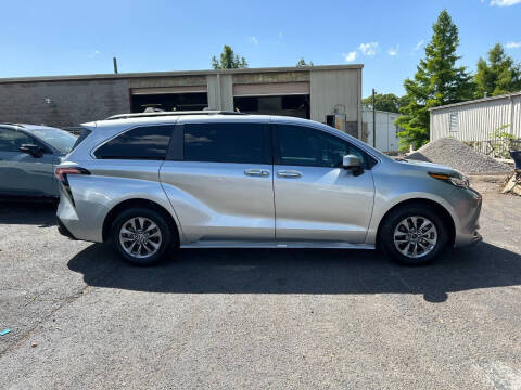 2022 Toyota Sienna XLE 8-Passenger