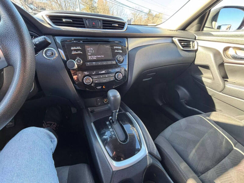 2016 Nissan Rogue SV