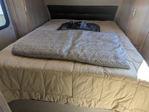 2020 Winnebago Micro Minnie 2405RG / 26ft
