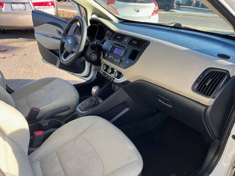 2013 Kia Rio 5-Door LX