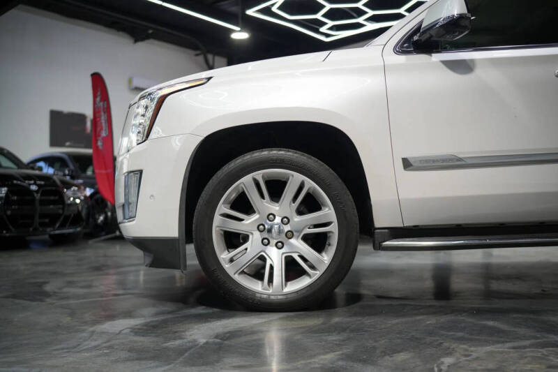 2018 Cadillac Escalade Luxury