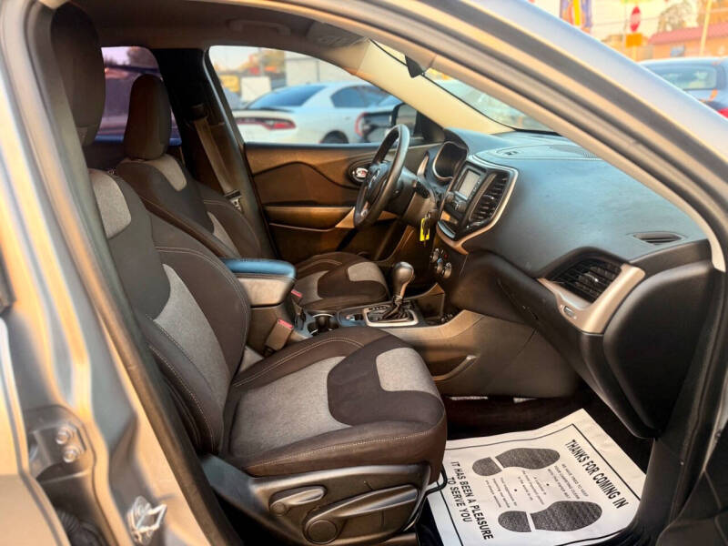 2017 Jeep Cherokee Sport