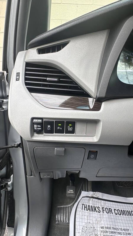 2016 Toyota Sienna XLE 8-Passenger